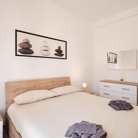 Ospedale Gemelli-vaticano Domus Di Pace 1bdr Рим